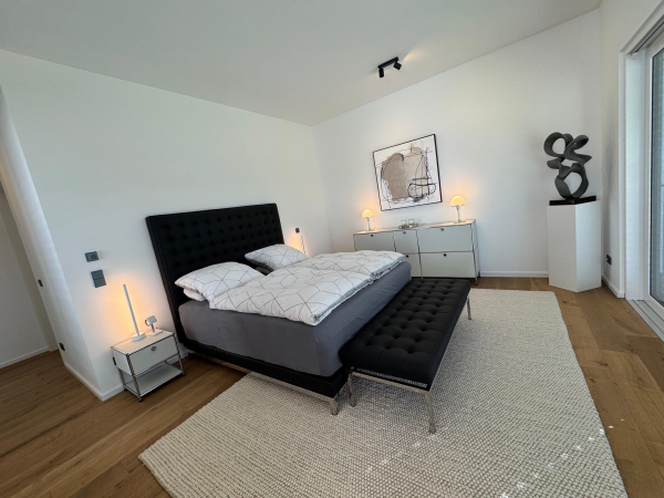 Highback leather bed on stainless steel base pure Quality.